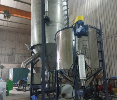 Tại sao nên sử dụng bồn quạt hút nguyên liệu nhựa trong sản xuất nhựa?