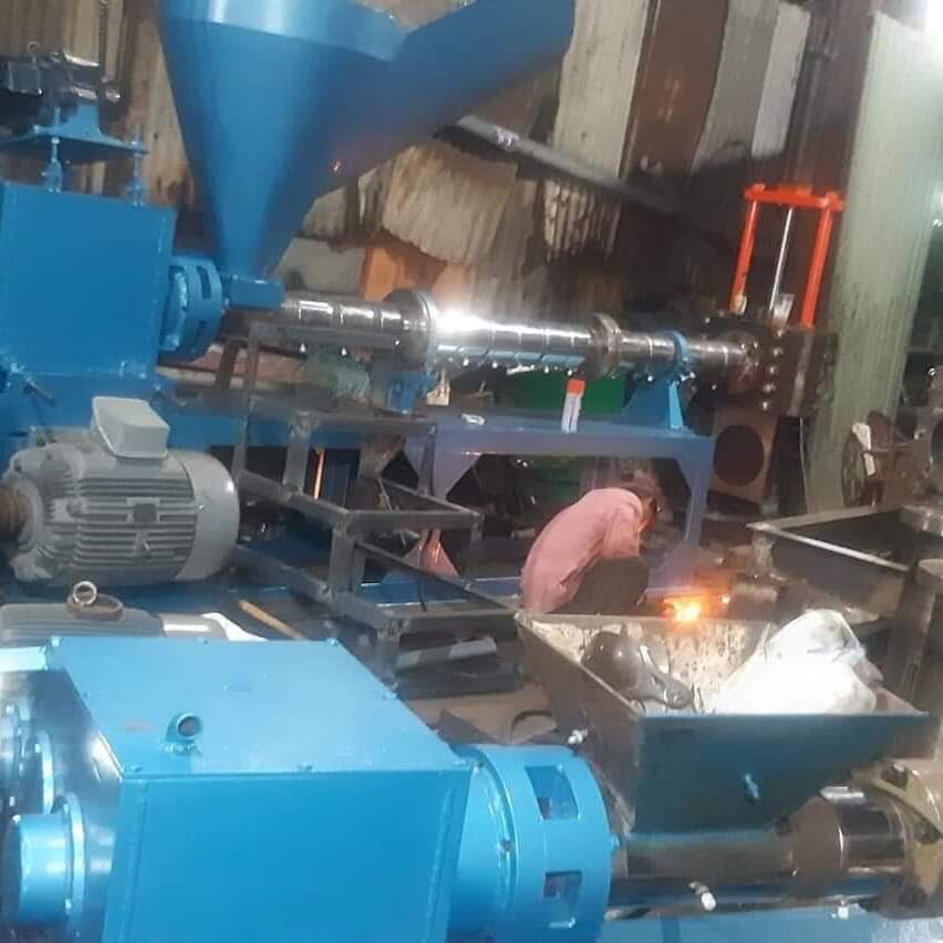 Máy tạo hạt nhựa 