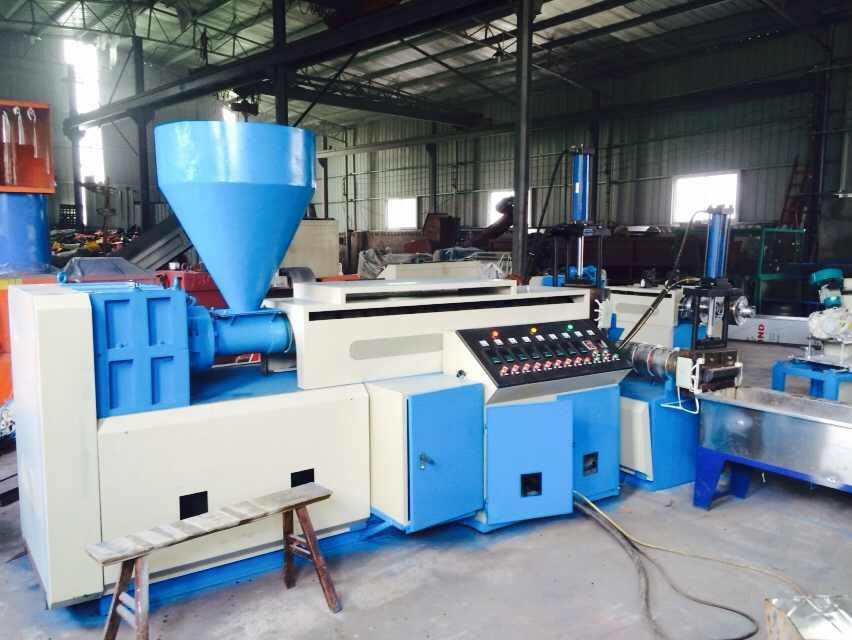 Máy tạo hạt nhựa