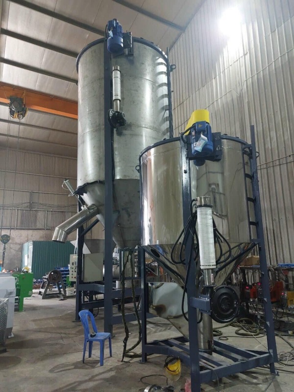 Bồn quạt hút nguyên liệu nhựa